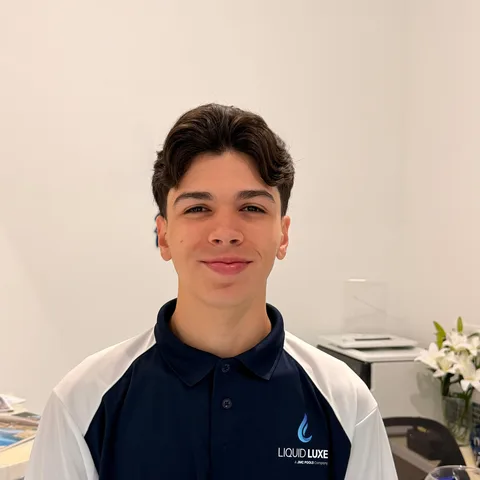Olavo Pires, Customer Service at Liquid Luxe